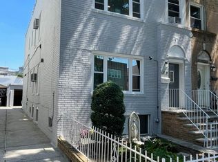 21-37 36th St #3, Astoria, NY 11105