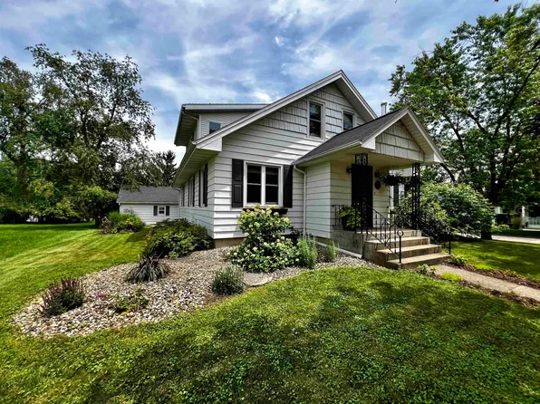 918 1st St, New Glarus, WI 53574