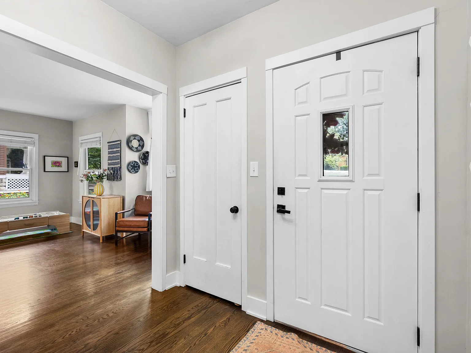 4 bed, 2315 sqft, $5,200 — Photo 4