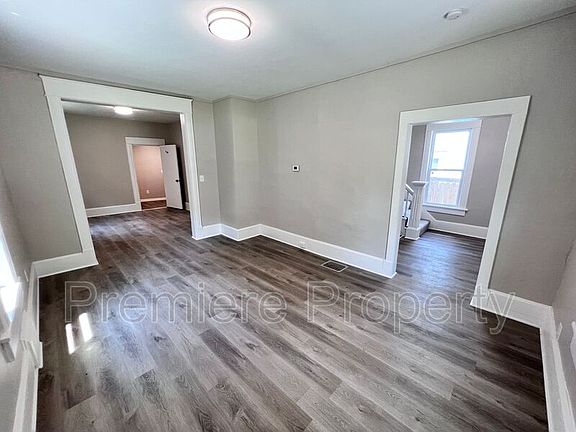3rd image of 206 N Valley St