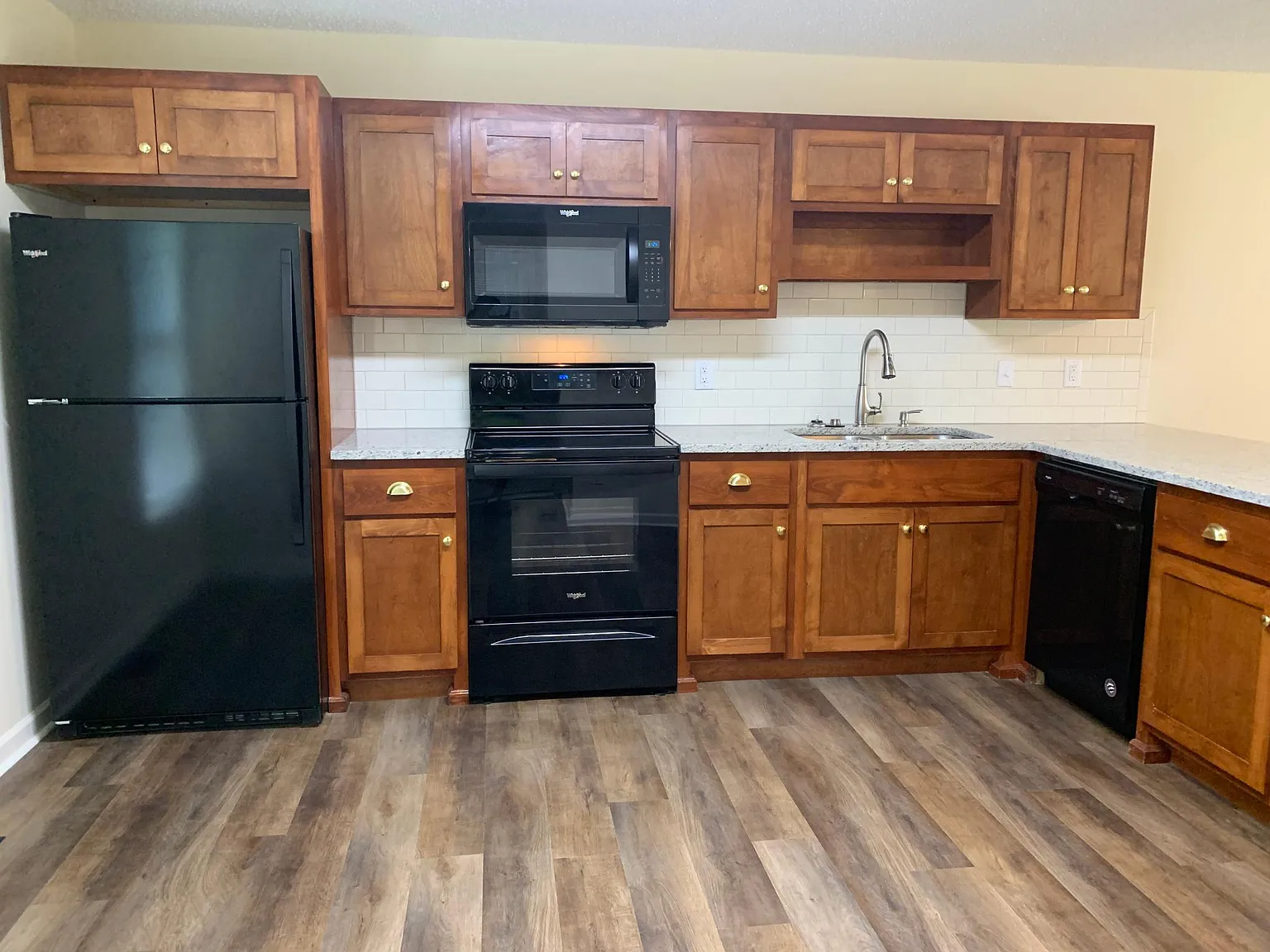 3 bed, 1.5 bath, 1800 sqft, $1,595 — Photo 3