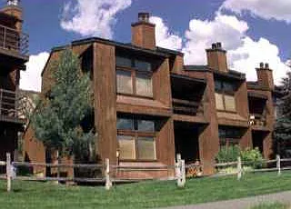 2 bed, 1018 sqft, $3,000 — Photo 1