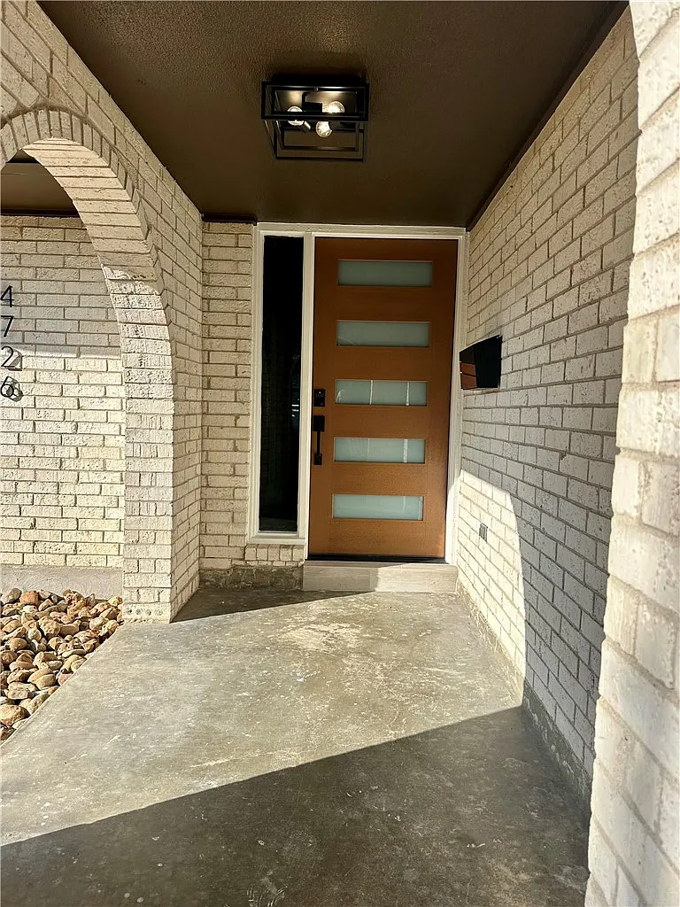 3 bed, 2.5 bath, 2330 sqft, $2,750 — Photo 3