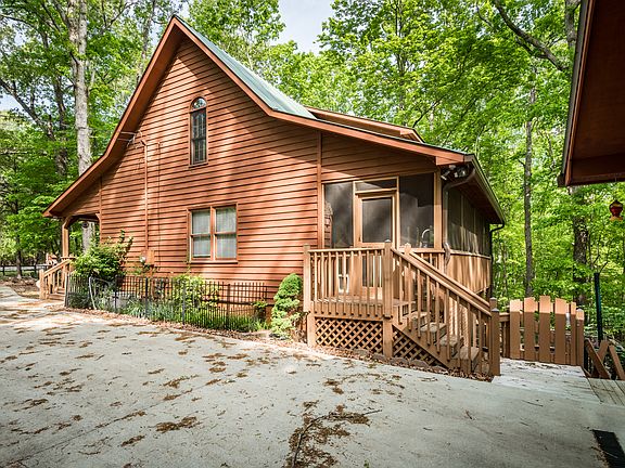4th image of 2859 Newport Dr