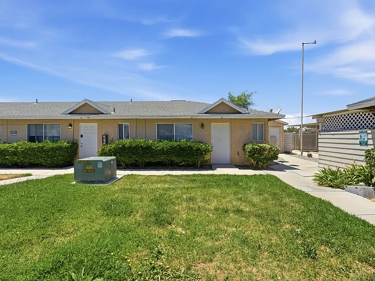 21911 Arapahoe Ave #6 — Photo 1