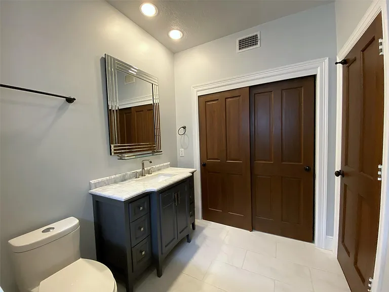 1012 Crocker St — Photo 42
