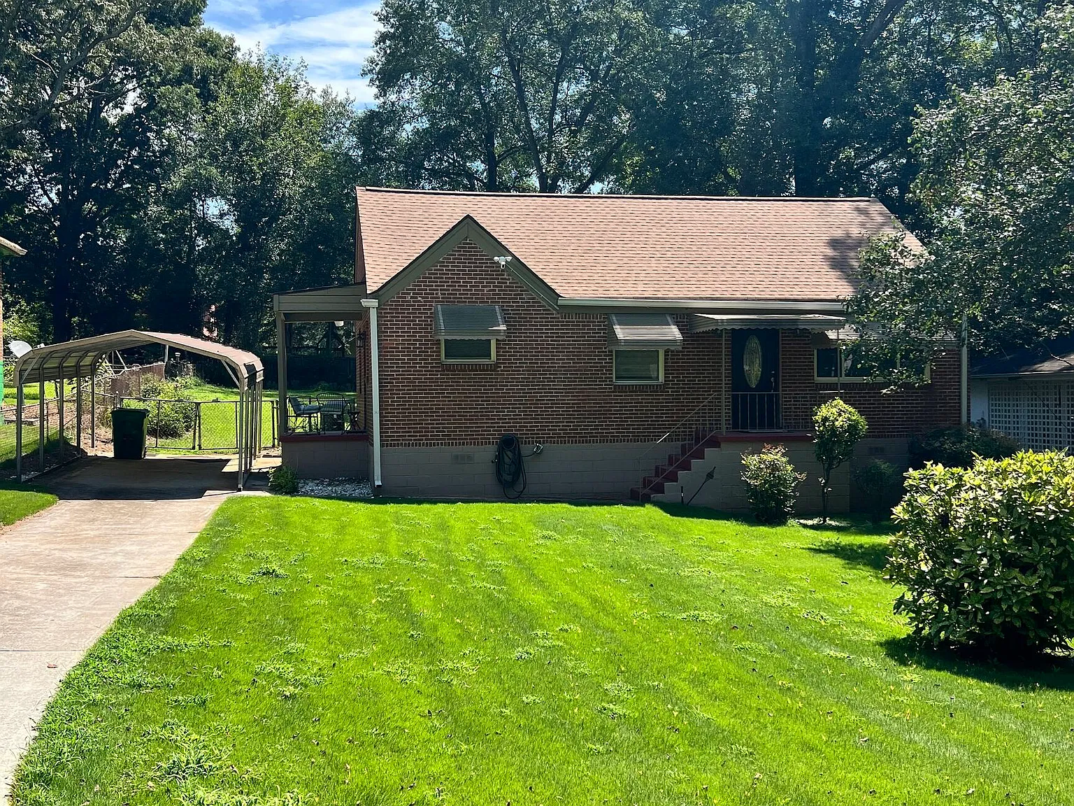 2 bed, 1.0 bath, 936 sqft, $1,495 — Photo 1