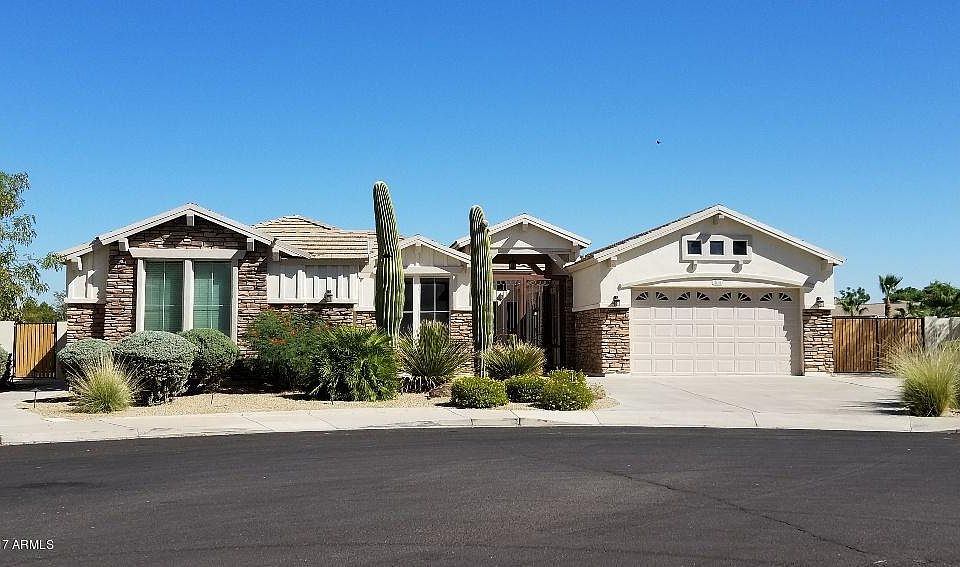 1st image of 460 E Crescent Pl
