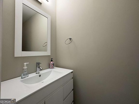 4th image of 2315 Shore View Way