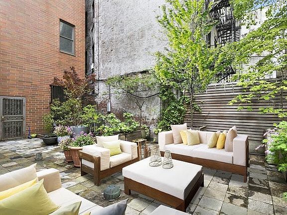 3rd image of 182 Norfolk St APT 1