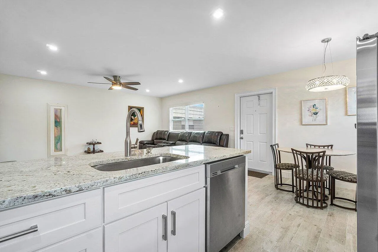 2 bed, 2.0 bath, 880 sqft, $1,850 — Photo 4