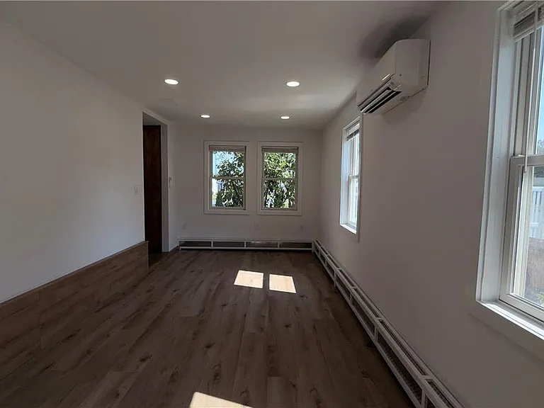 49 Seyfried Ave — Photo 44