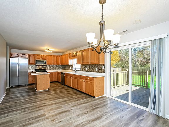 5th image of 8139 Lawrence Woods Blvd