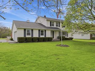 6585 Heather Dr, Lockport, NY 14094