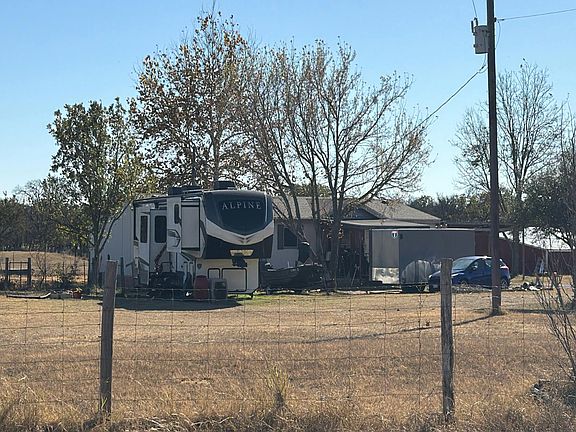 3rd image of 325 Dixie Rd