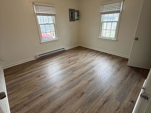 3rd image of 506 E Harmon Dr