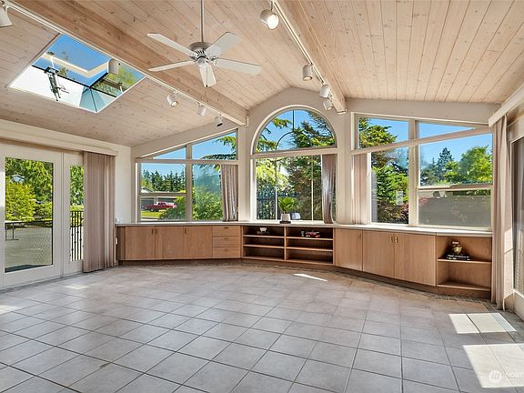 3rd image of 904 Alderwood Lane