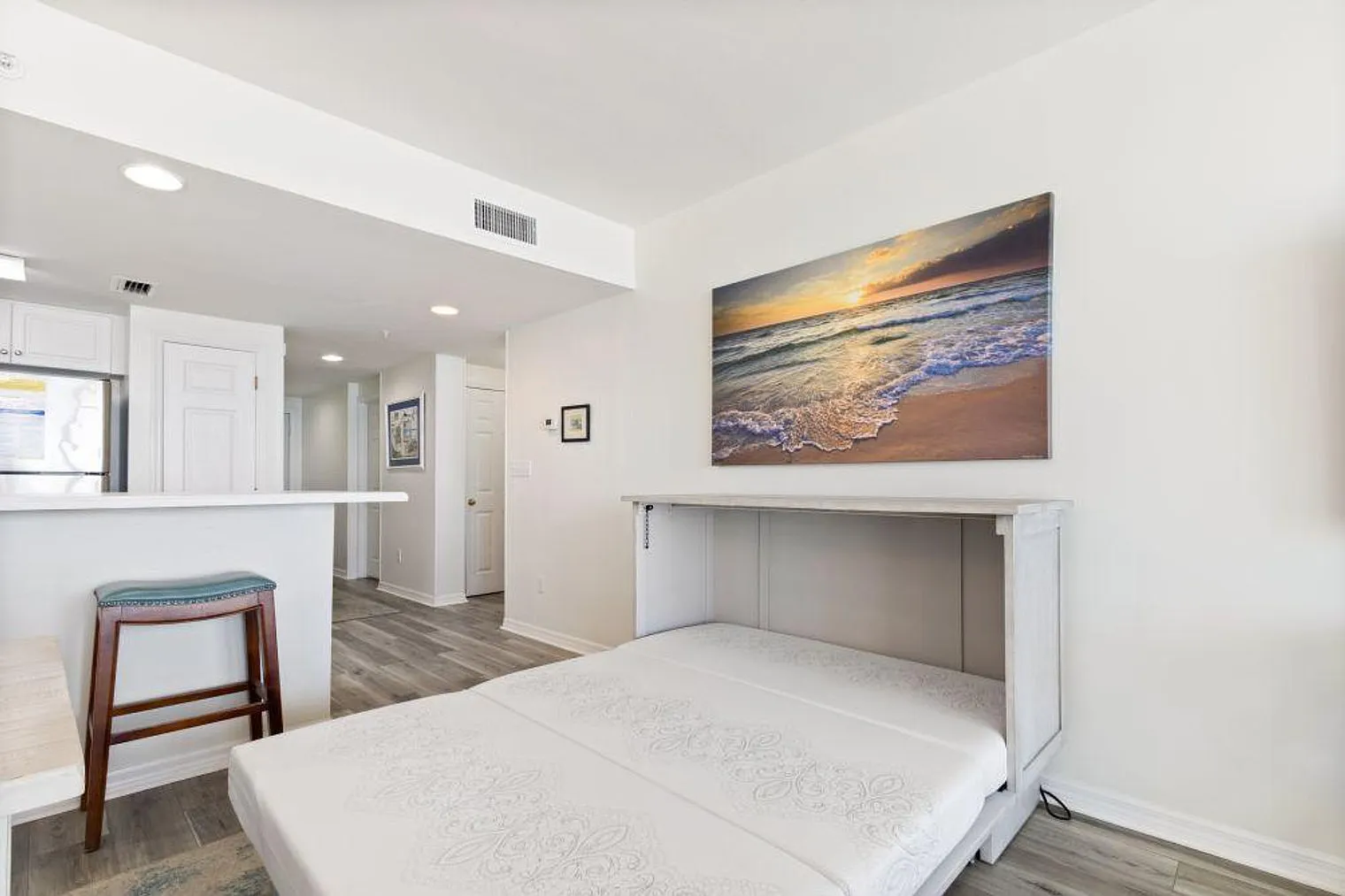 3 bed, 2.0 bath, 1345 sqft, $5,045 — Photo 3