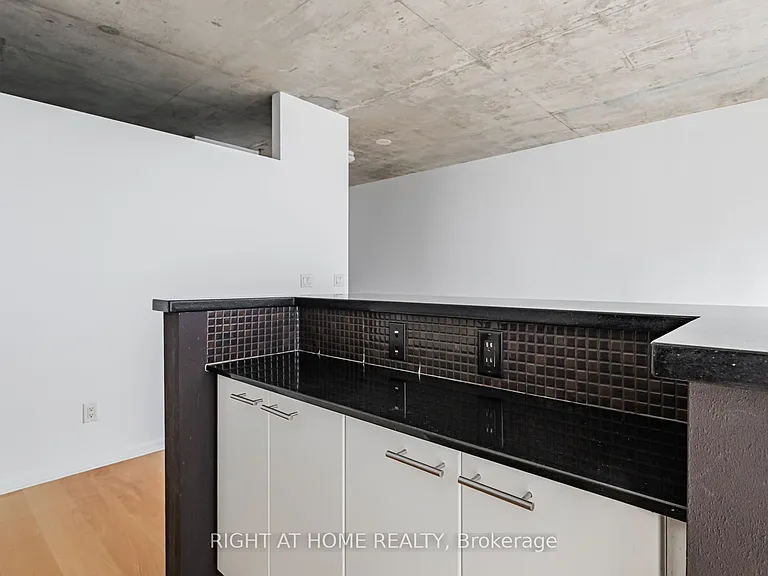 333 Adelaide St E #418 — Photo 13