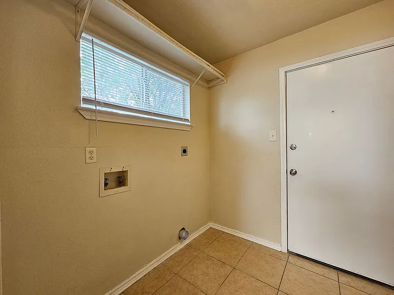 2201 Dennis St — Photo 26