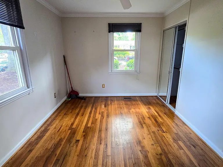 2211 Bernard St — Photo 11