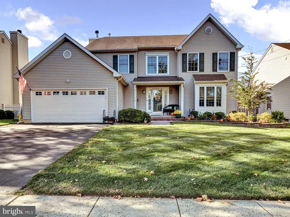 176 Acres Dr, Hamilton, NJ 08690