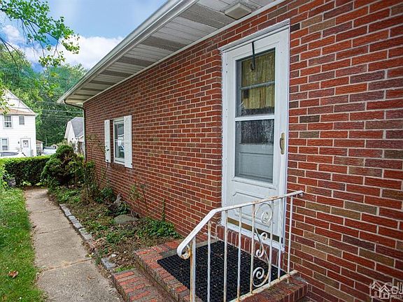 4th image of 217 Elm St