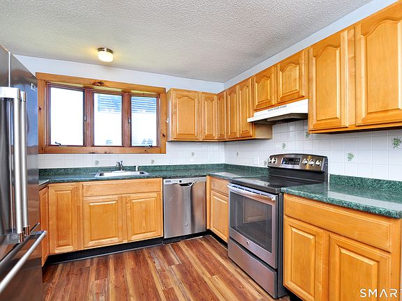 5th image of 90 Niles Rd