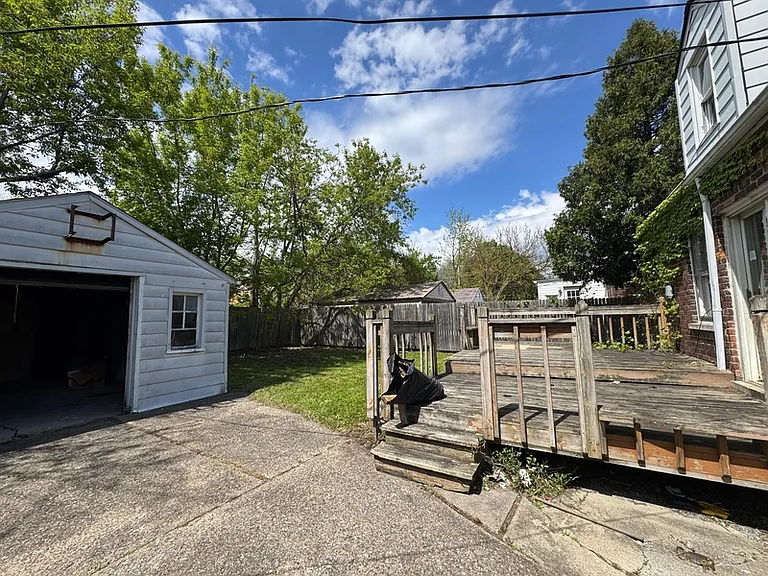 9927 Beaconsfield St — Photo 17