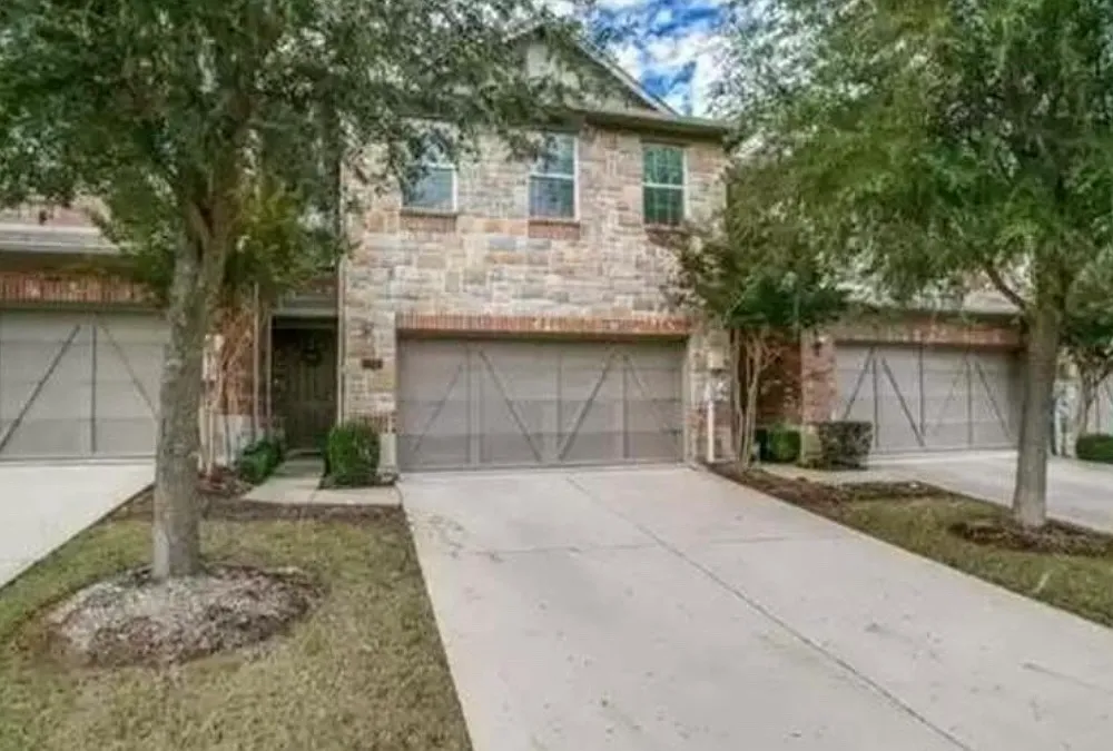 2249 Salado Dr — Photo 1