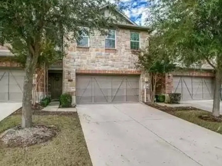 2249 Salado Dr — Photo 1