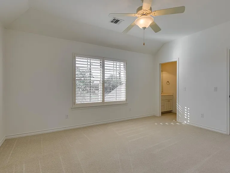 132 Lakeway Dr — Photo 24
