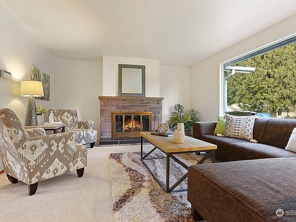 4th image of 1529 Woodland Creek Street NE