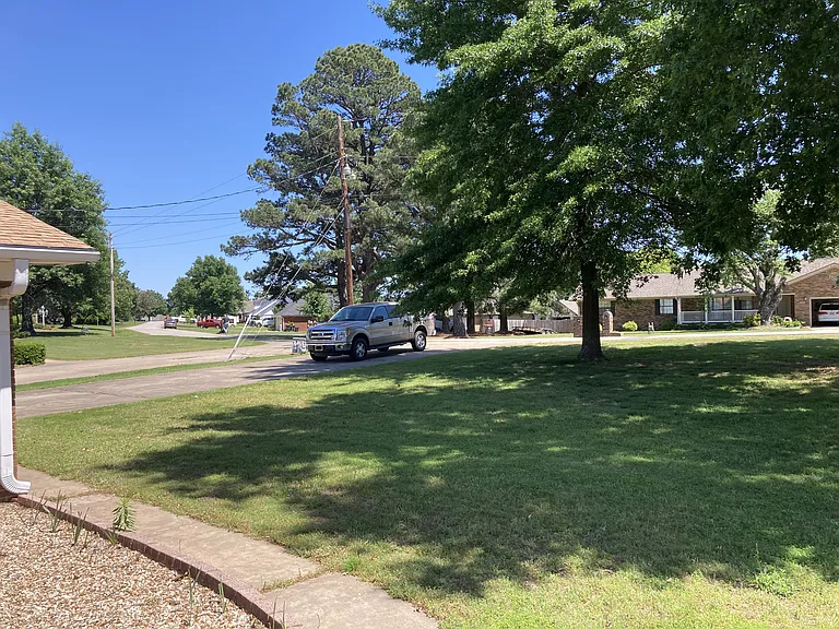 927 Skyline Dr — Photo 39