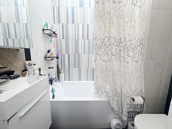 5th image of 334 Evergreen Ave #2L