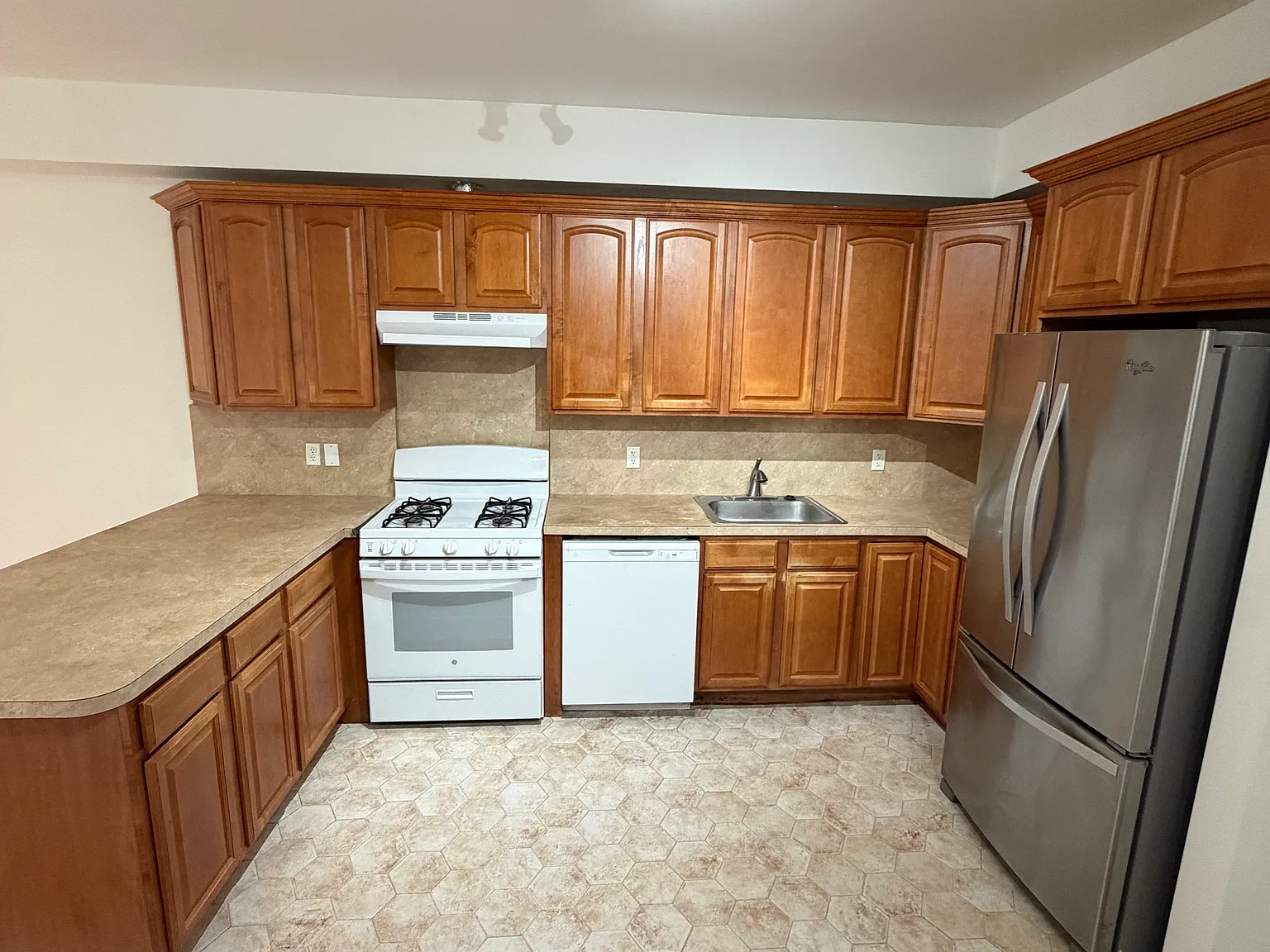 4 bed, 1500 sqft, $3,400 — Photo 2