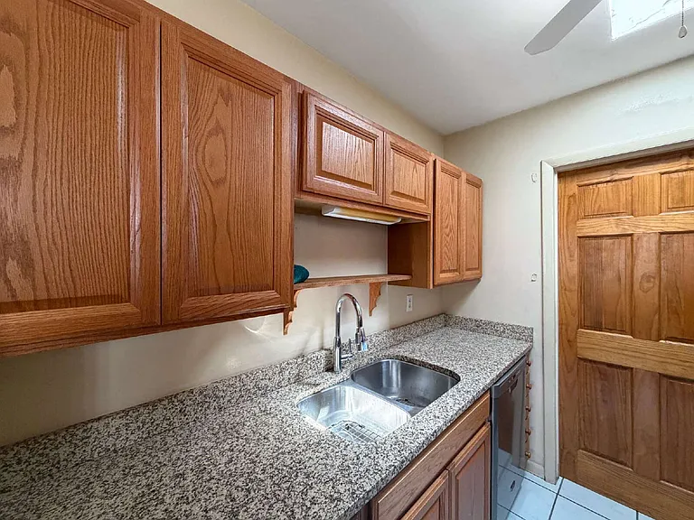 21160 Edgewater Dr — Photo 9