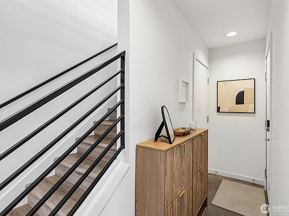 3rd image of 3913 SW Hudson Street