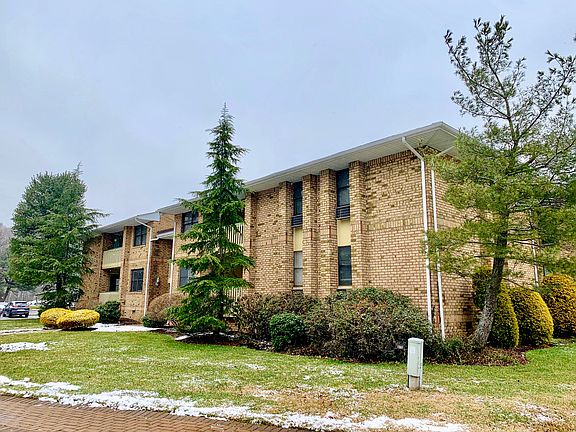 3rd image of 2 Petunia Dr APT 1D
