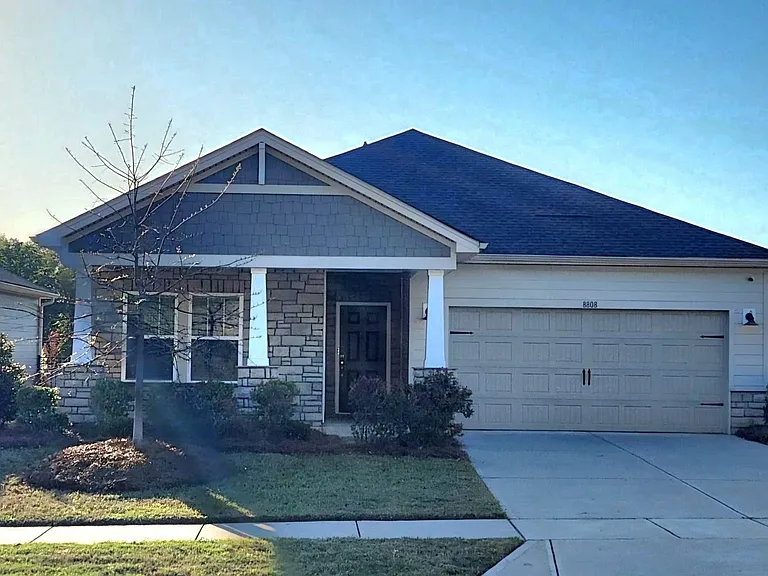8808 Pennegrove Cir — Photo 1