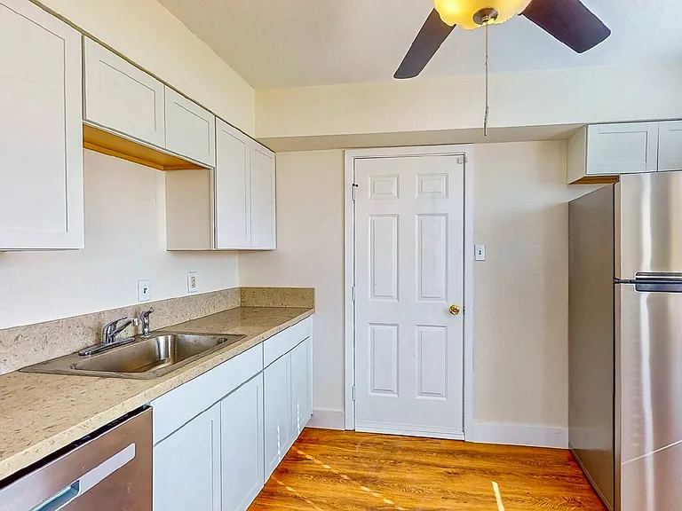 1302 Rexford Pl — Photo 12