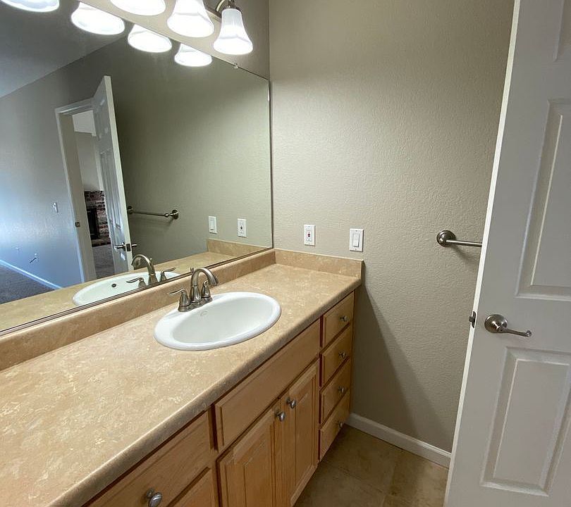 2nd image of 2537 Greenwood Ln #A2