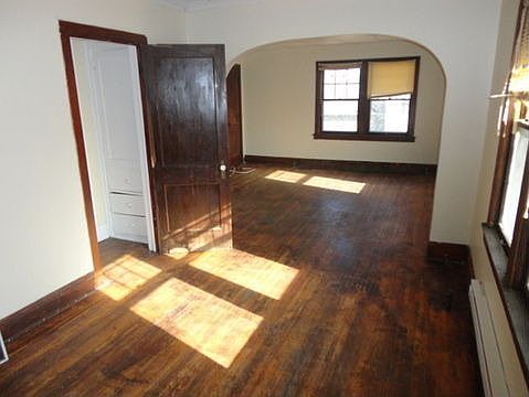 5th image of 807 Logan Ave N #2