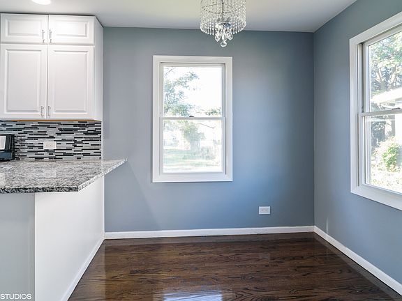 4th image of 339 E Village Dr