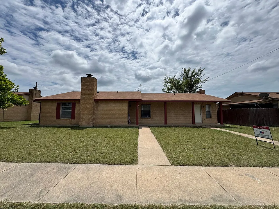 2208 Hunt Dr