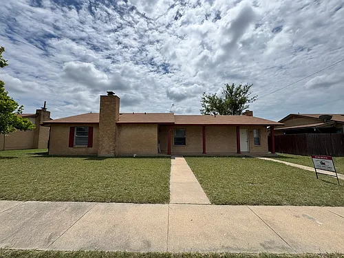 2208 Hunt Dr Photo 1