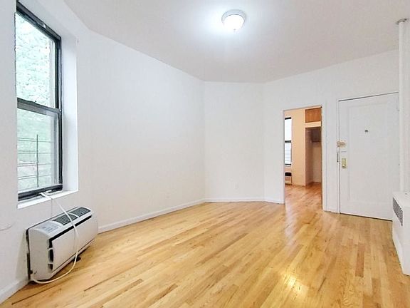 3rd image of 158 E 82nd St #4C3