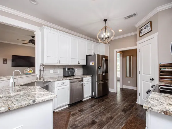 2 Walnut St, Greenbrier, AR 72058