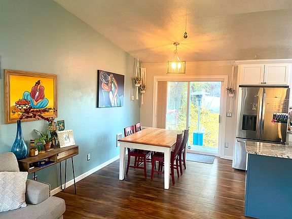 Dining Room - Slider to back patio/fenced in large yard