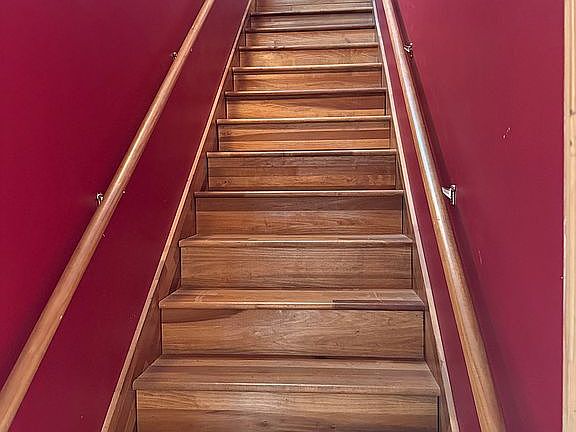5th image of 130 Lauren Ln